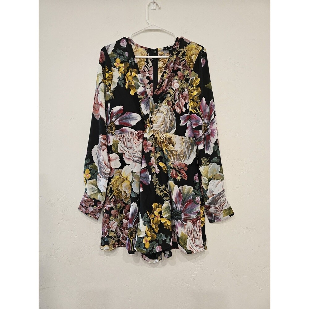 Express Women's Floral V-Neck Long Sleeve Twist Front RomperSize Medium NWT - Picture 2 of 10